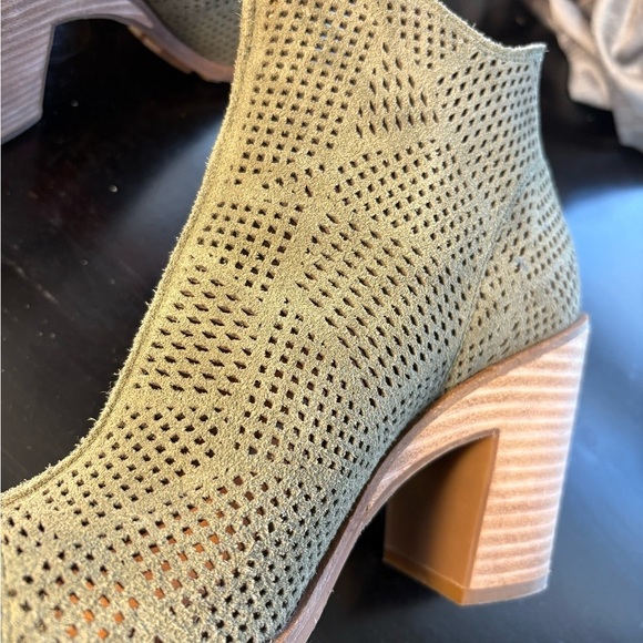 Lucky Brand Olive Green Vacob Suede Open-Toed Women’s Heels 7M - Picture 5 of 10